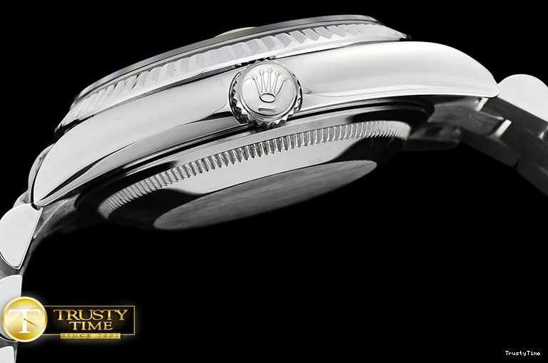 0114 RDD0214B – DayDate 36mm GoAnywhere 682